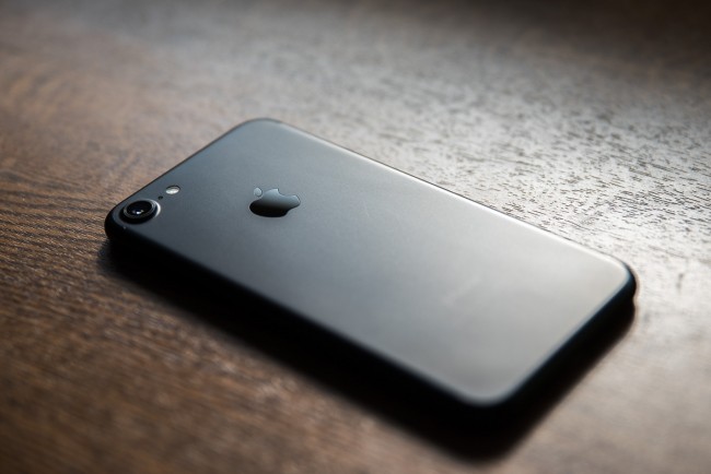 iphone-7-7 class="wp-image-518176" 
