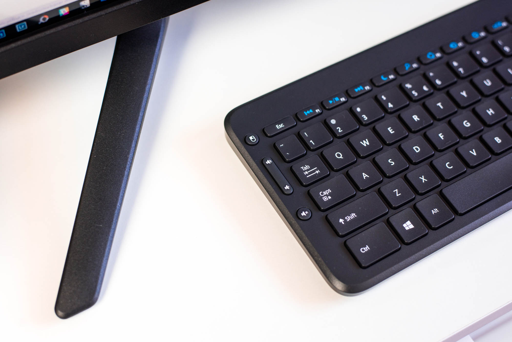 Microsoft All-in-One Media Keyboard to dobry wybór na kanapę. class="wp-image-518589" 