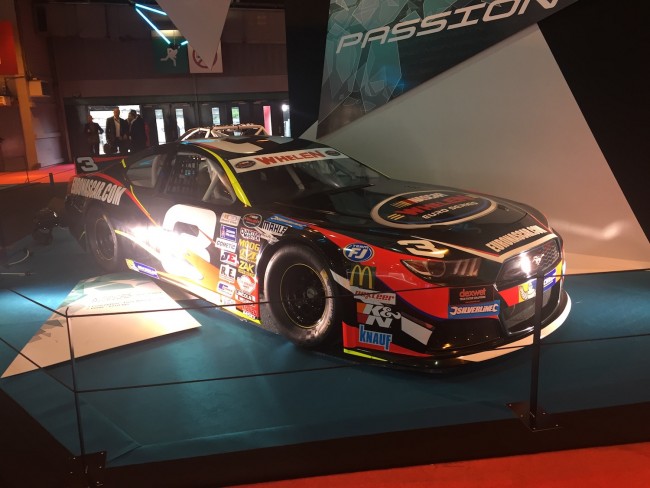 samochod-nascar class="wp-image-519343" 