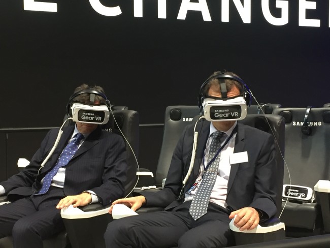 samsung-gear-vr class="wp-image-519332" 