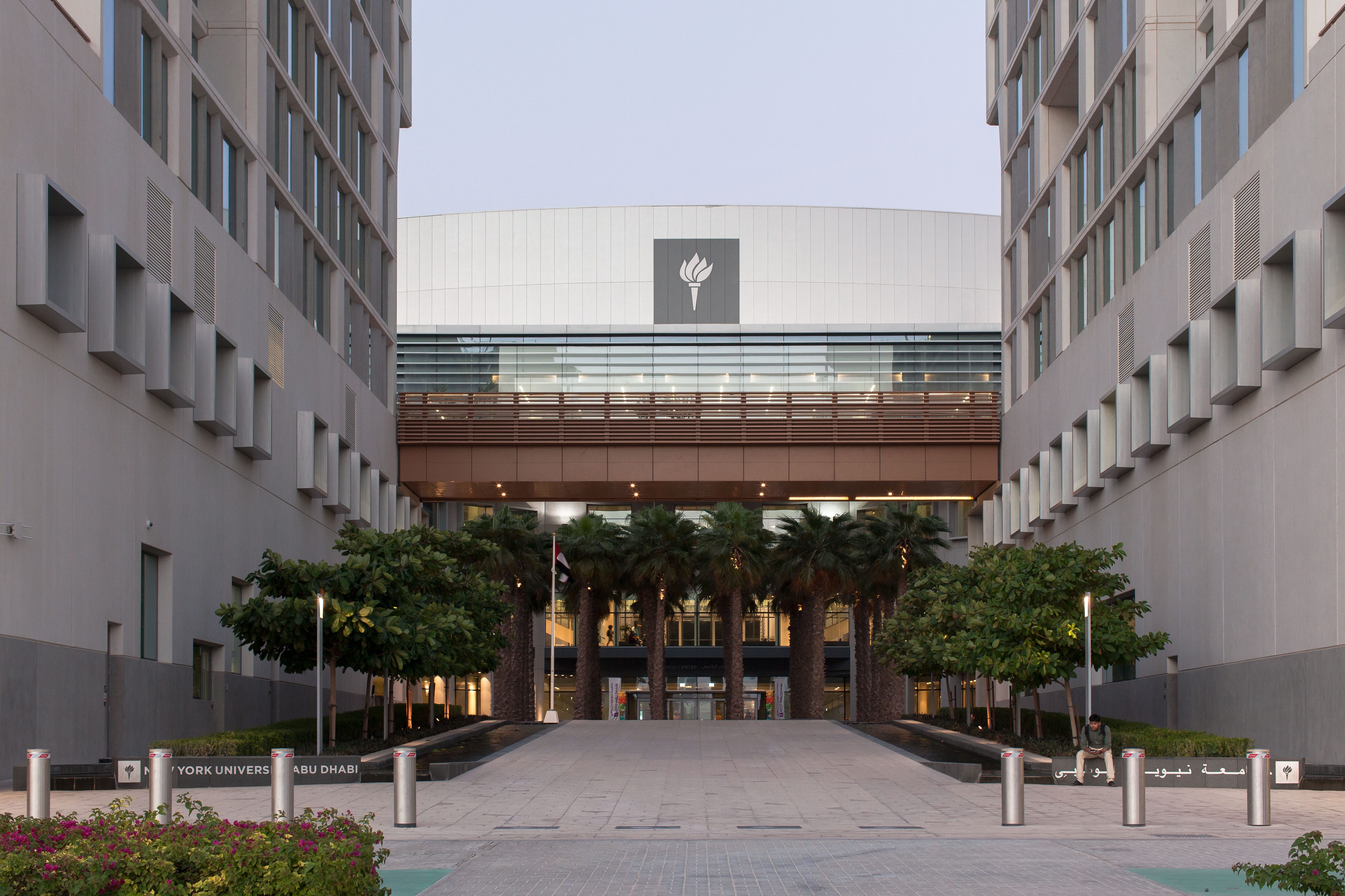 ubu-dhabi-studia-4 class="wp-image-516378" 