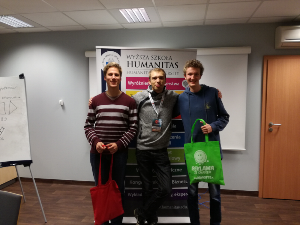 Od prawej: Dawid &quot;daavcio&quot; Poloczek, Kamil Judasz, Filip &quot;BojowyRopuch&quot; Rauba class="wp-image-525194" 