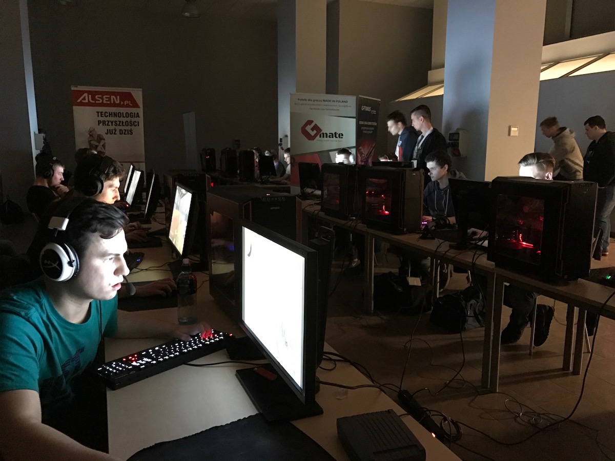 W CS:GO graliśmy do późnych godzin nocnych class="wp-image-525177" 