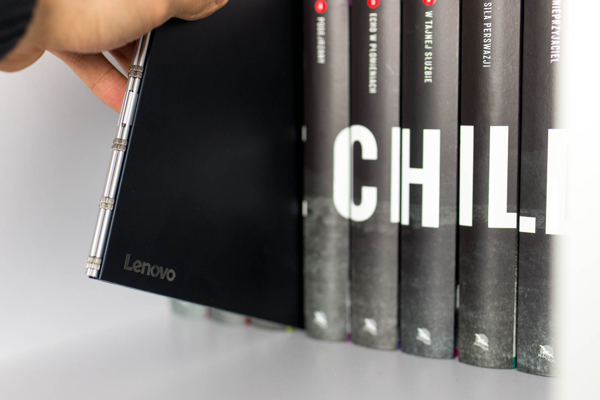 lenovo-yoga-book-12 class="wp-image-522190" 