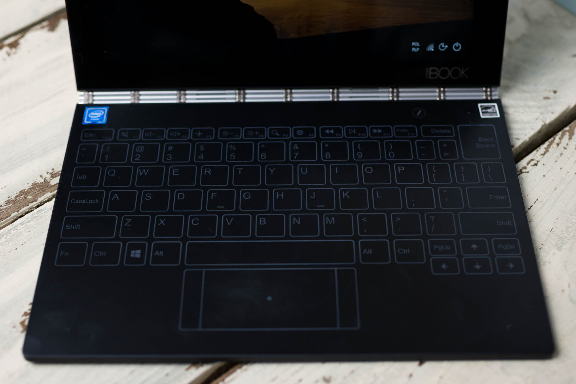 lenovo-yoga-book-3 class="wp-image-522181" 