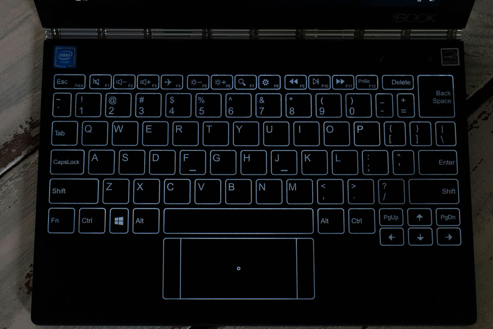 lenovo-yoga-book-4 class="wp-image-522182" 