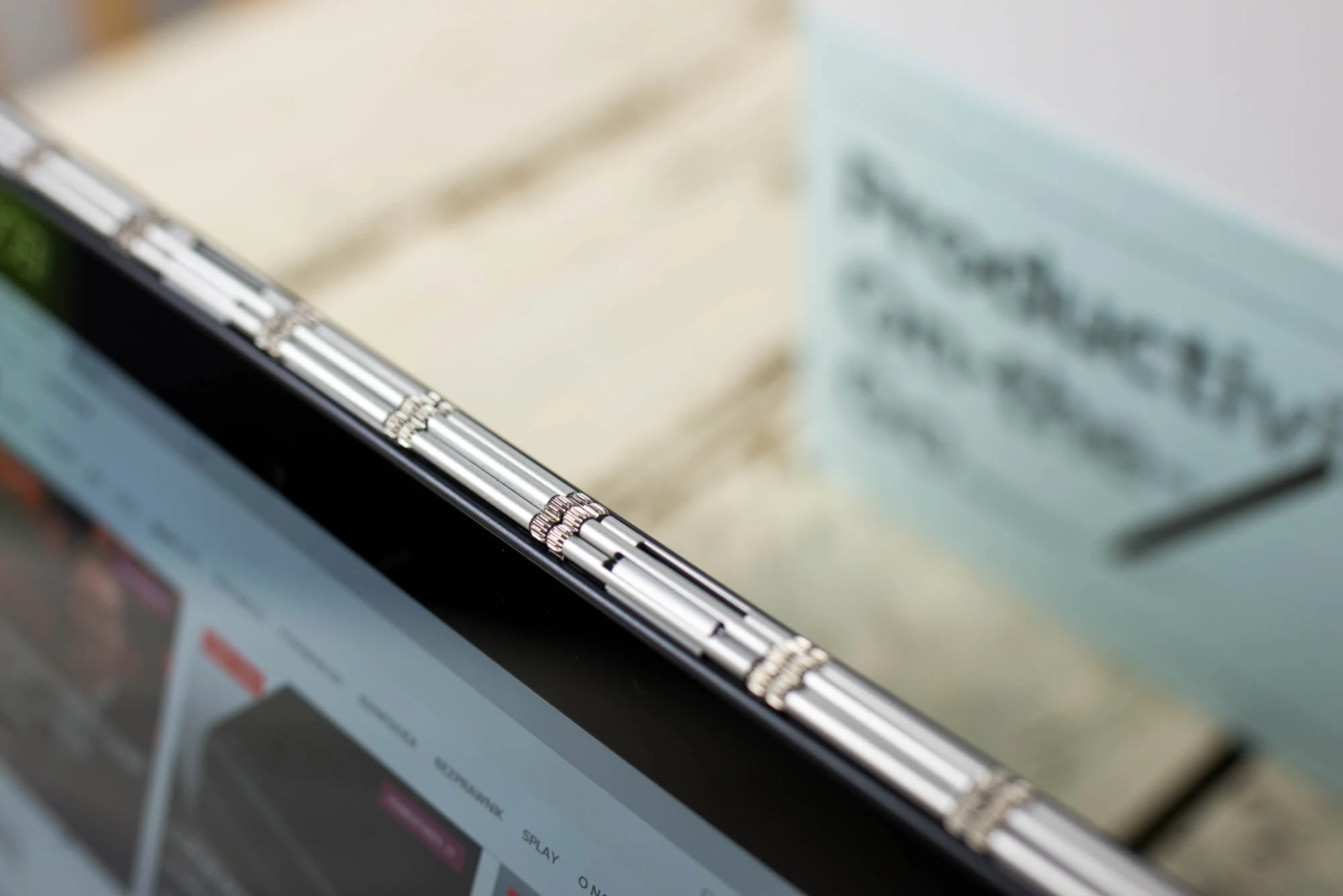 lenovo-yoga-book-7 class="wp-image-522185"
