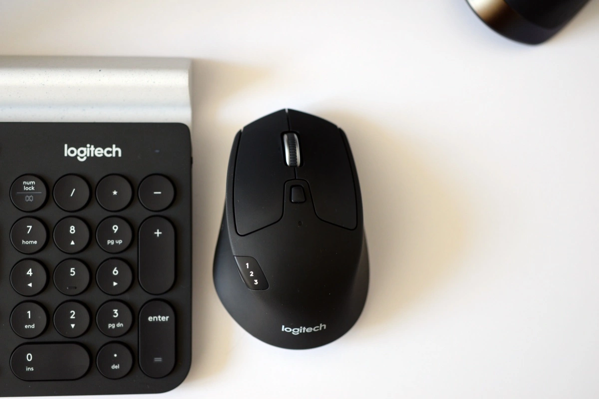 logitech-k780-triathlon-6 class="wp-image-525372" 