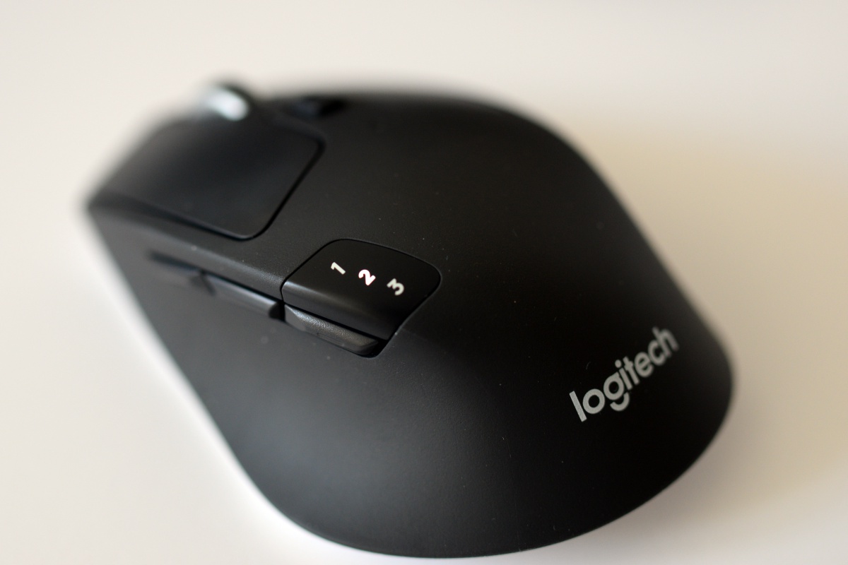 Logitech M720 Triathlon to mysz nie warta swojej ceny. class="wp-image-525374" 