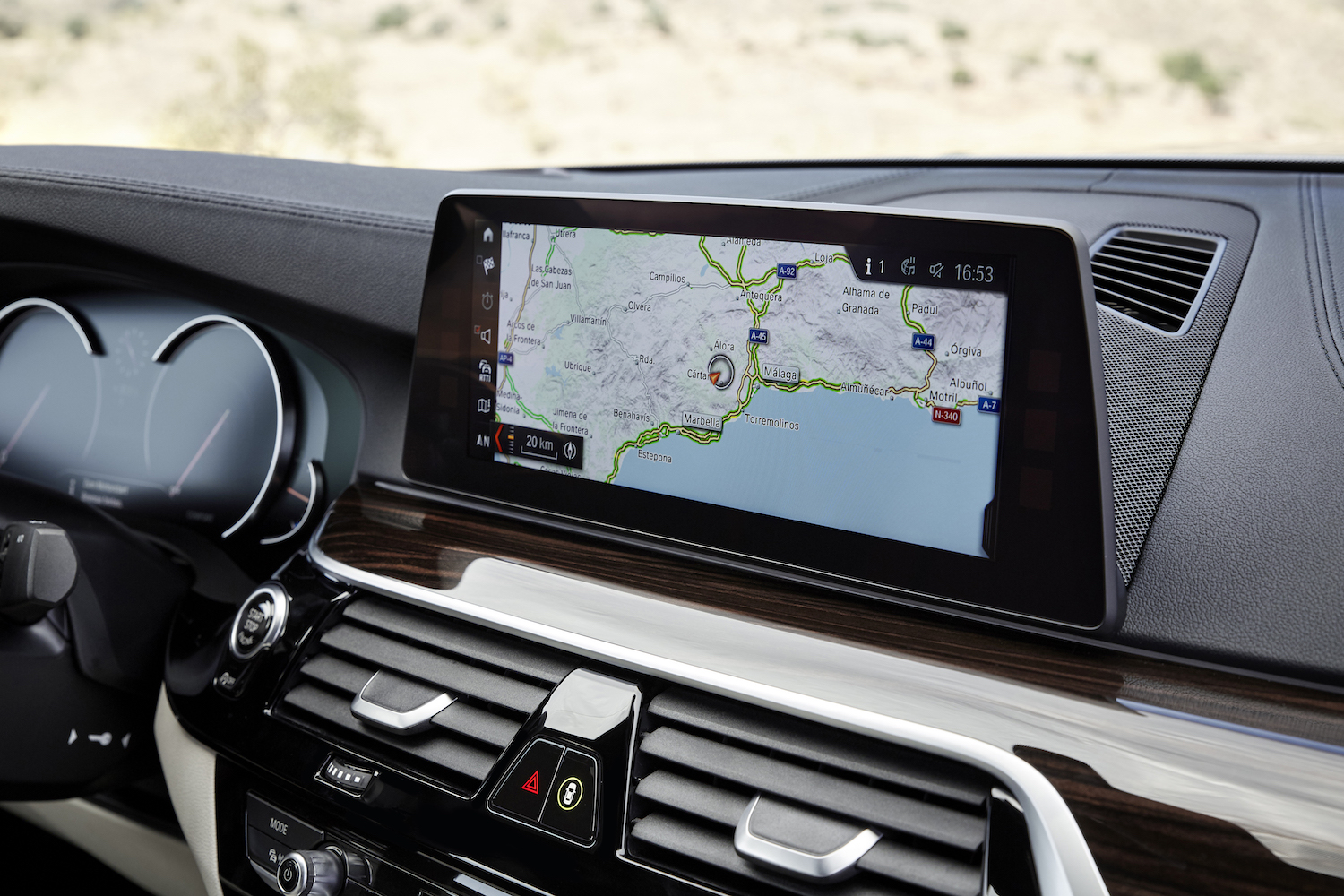 p90237273_highres_the-new-bmw-5-series class="wp-image-521628" 