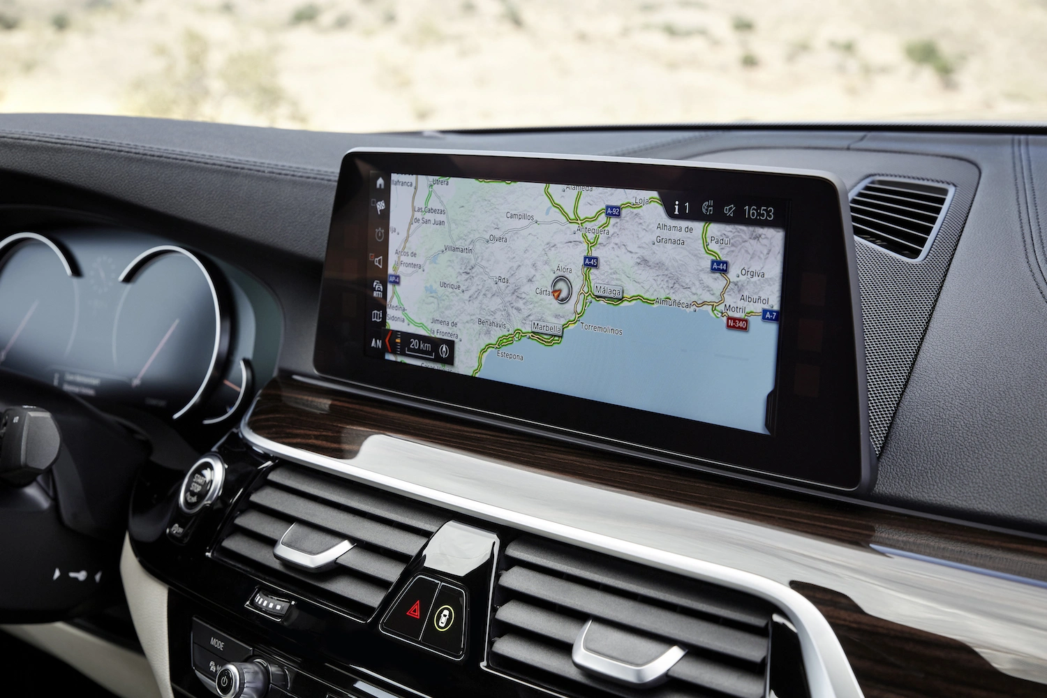 p90237273_highres_the-new-bmw-5-series class="wp-image-521628" 