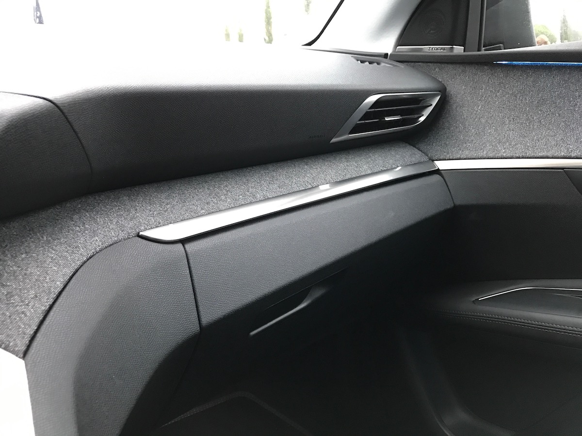 peugeot-3008-15 class="wp-image-523664" 