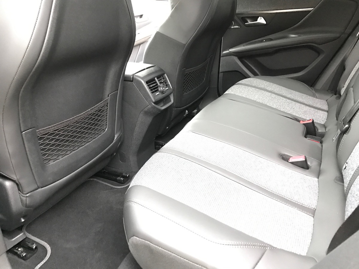 peugeot-3008-17 class="wp-image-523666" 