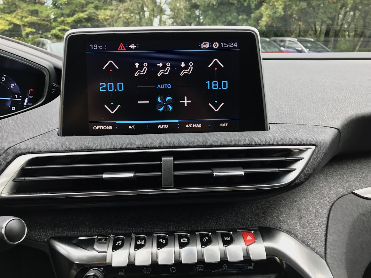 peugeot-3008-23 class="wp-image-523673" 
