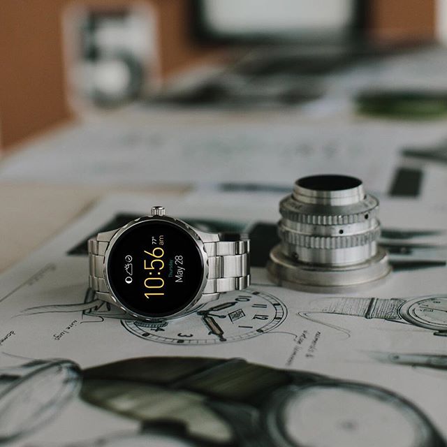 fossil-q-4 class="wp-image-525245" 