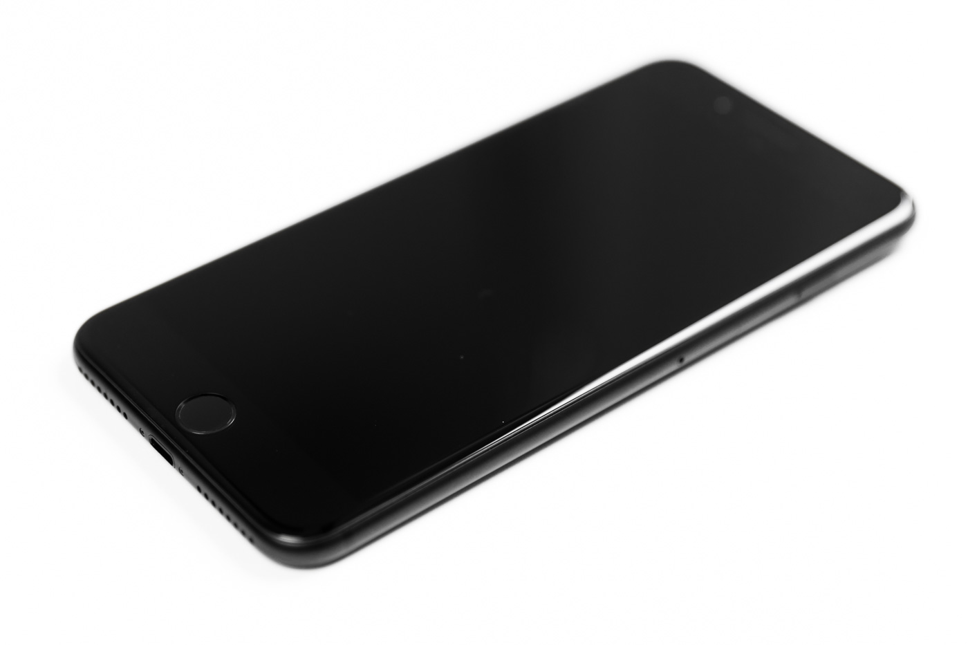 iphone-7-plus-apple-1 class="wp-image-520935" 