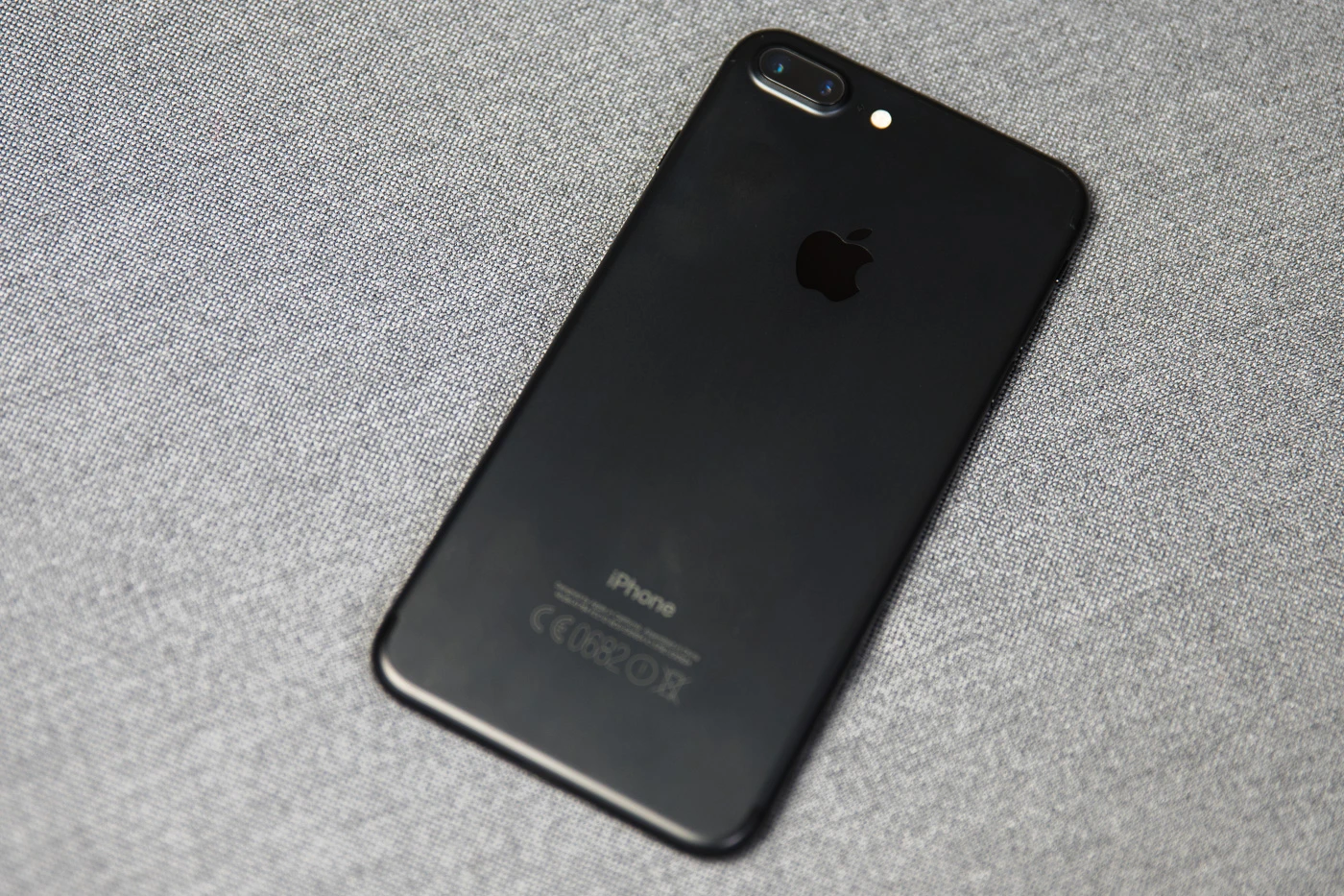 iphone-7-plus-apple-3 class="wp-image-520937"