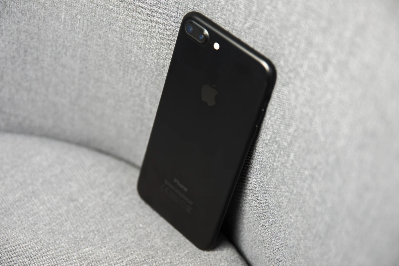 iphone-7-plus-apple-5 class="wp-image-520939"