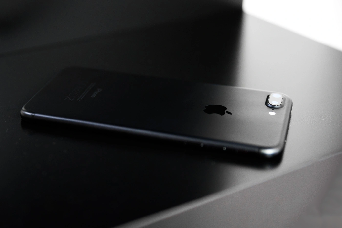 iphone-7-plus-apple-7 class="wp-image-520941"