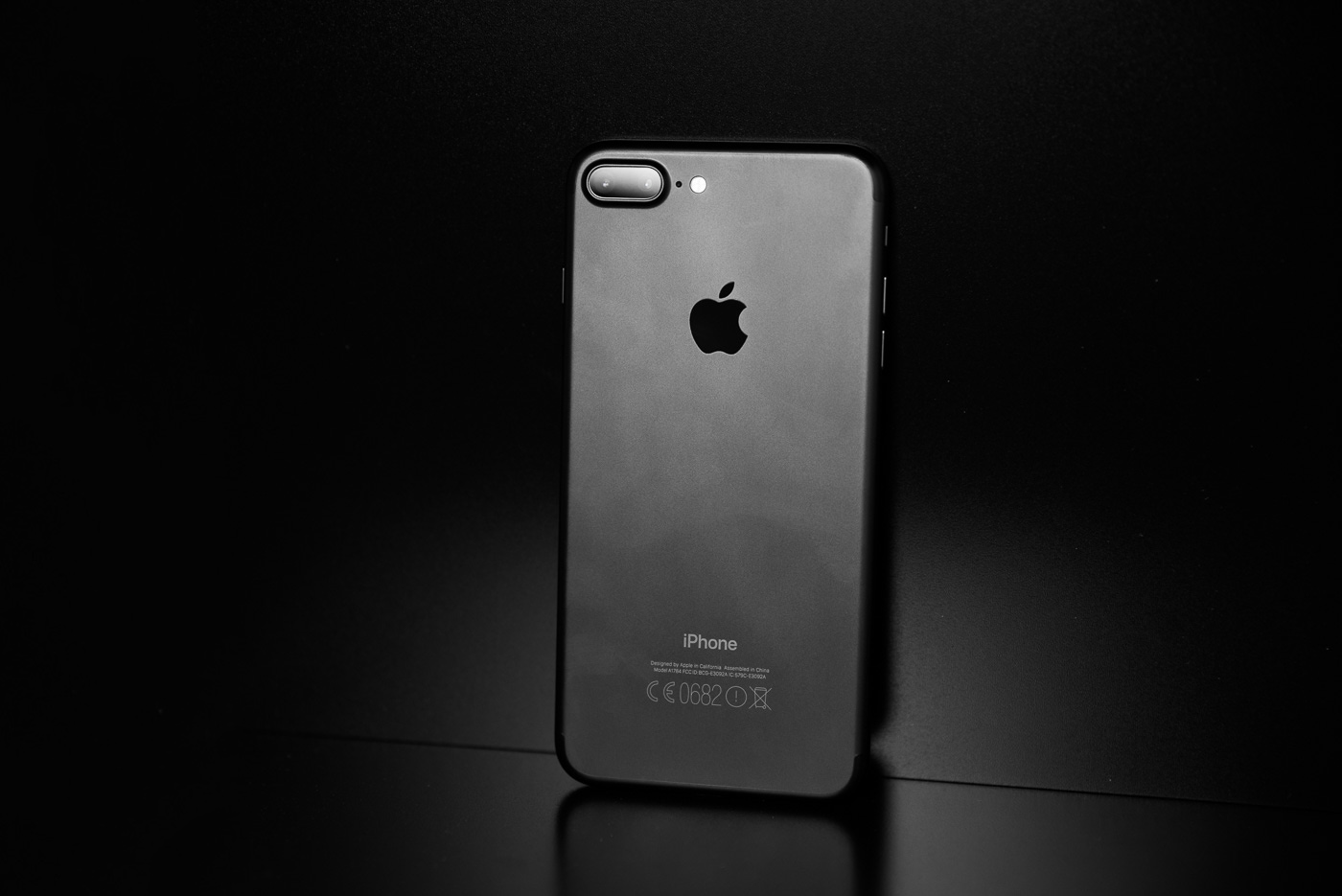 iphone-7-plus-apple-8 class="wp-image-520942" 