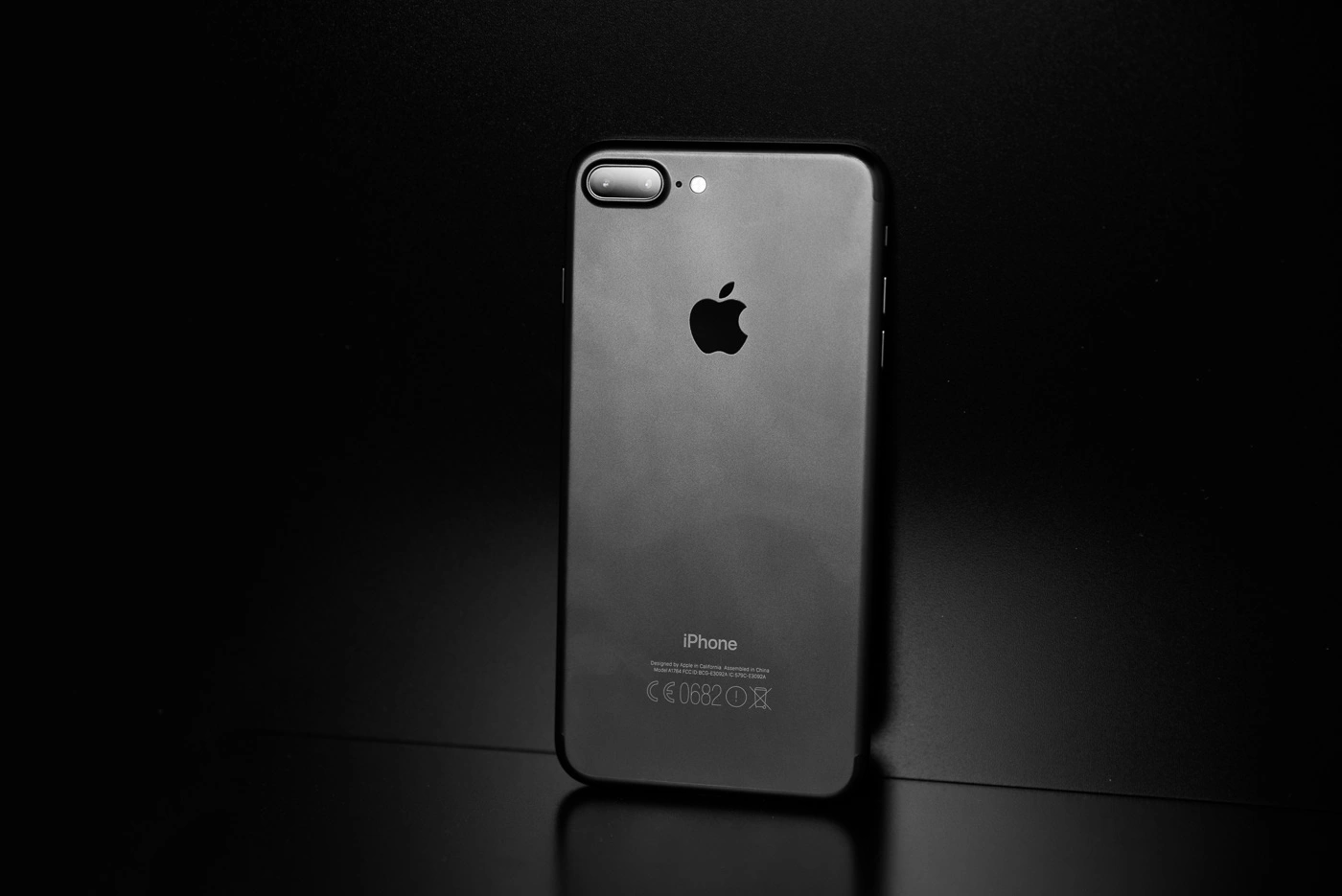 iphone-7-plus-apple-8 class="wp-image-520942"