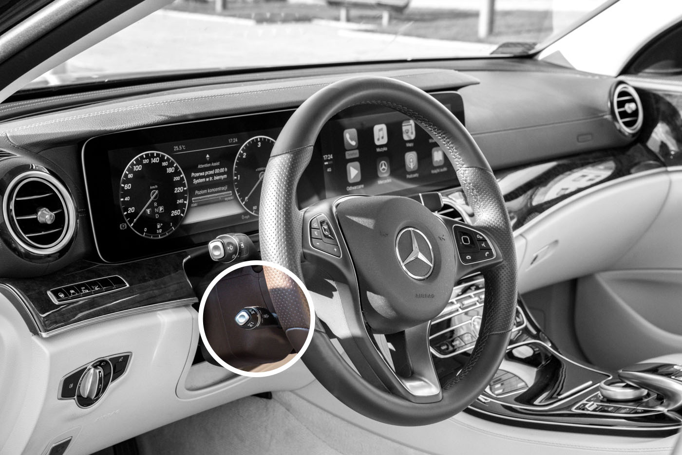 mercedes-benz-e220-30 class="wp-image-523095" 