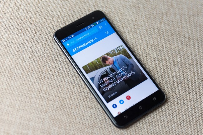 asus-zenfone-3-ekran class="wp-image-527415" title="Asus ZenFone 3 - recenzja" 