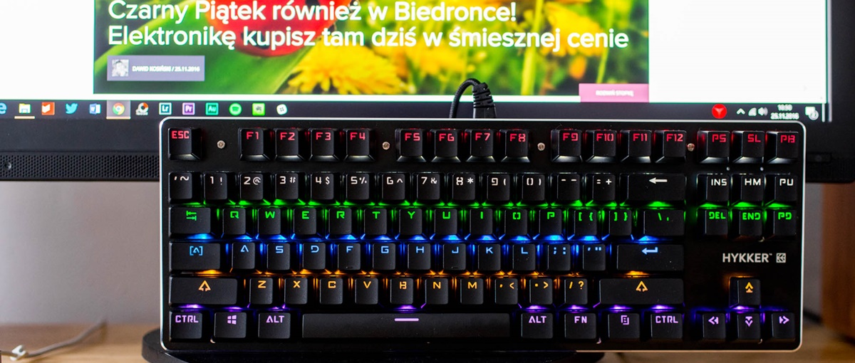 W sklepach Biedronka dostępna jest świetna klawiatura mechaniczna. class="wp-image-530577" 