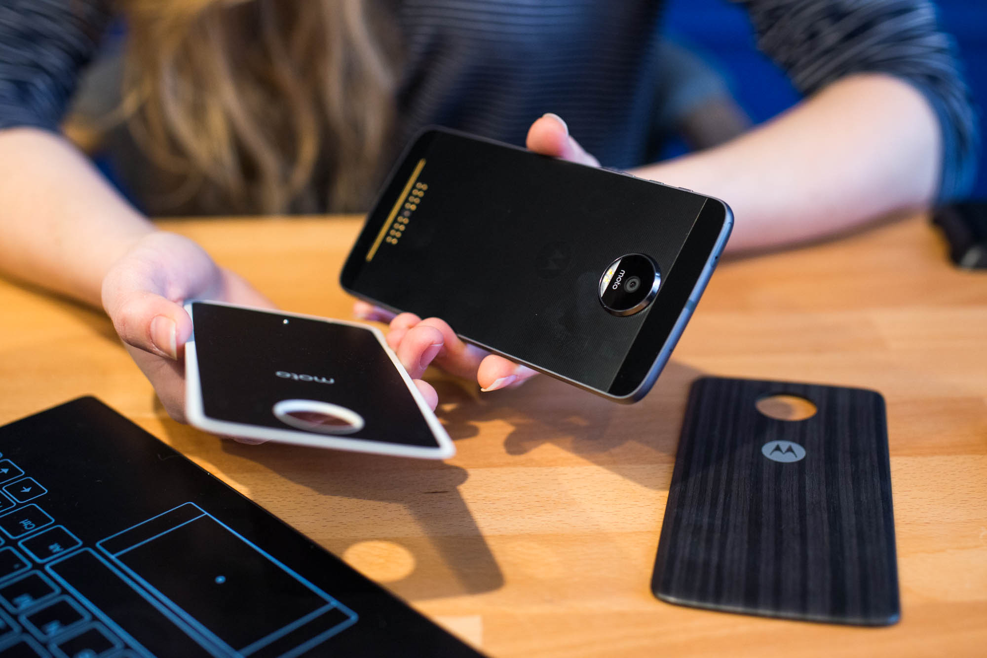 lenovo-moto-z-recenzja-5 class="wp-image-528915" 