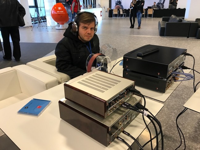 Audio Video Show 2016 - słuchawki class="wp-image-526470" 