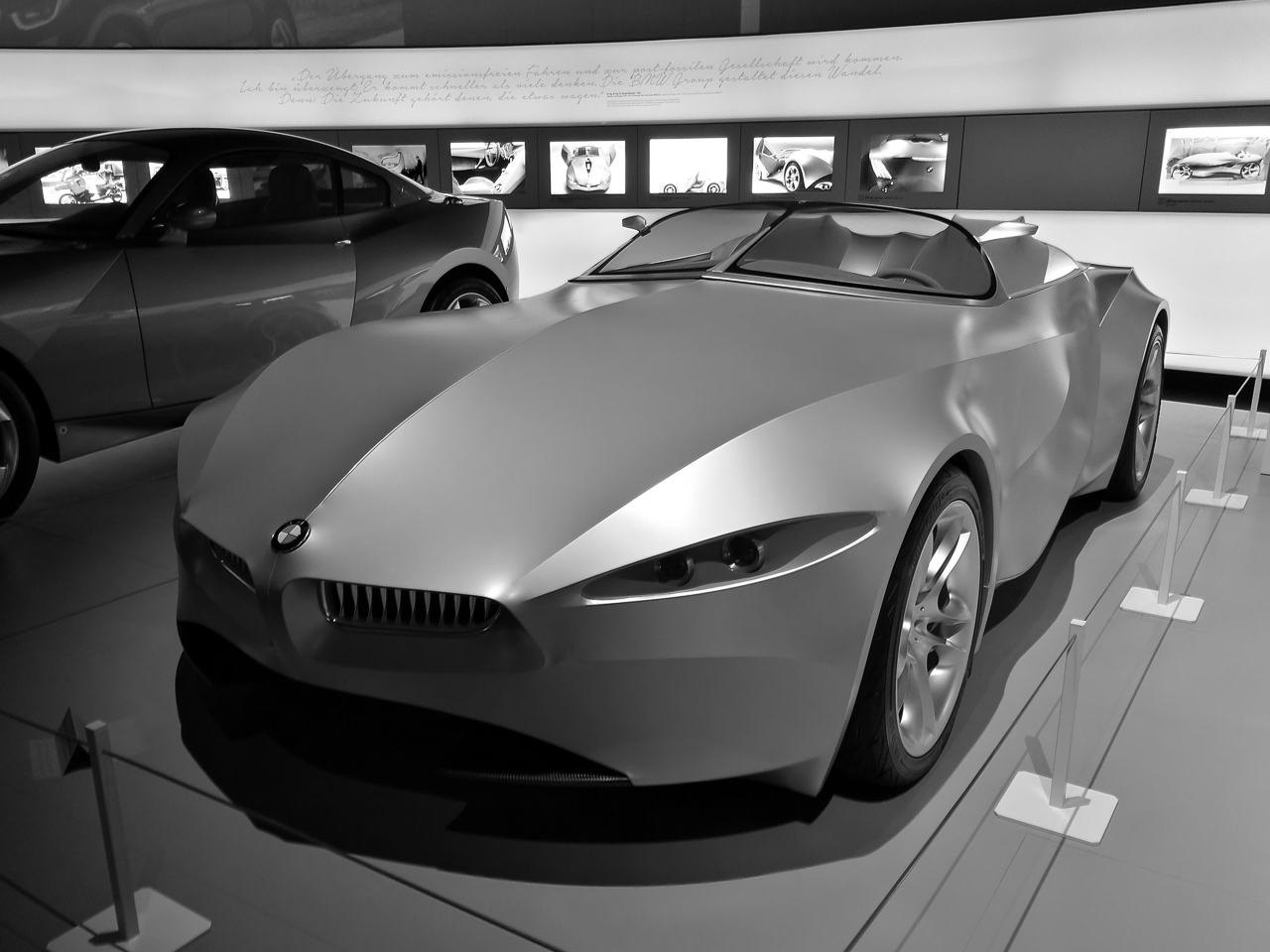 Huawei Mate 9, tryb czarno-biały w muzeum BMW w Monachium class="wp-image-526785" 