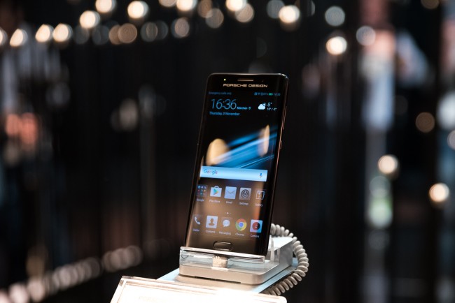 huawei-mate-9-porsche-design-1-of-6 class="wp-image-528547" 