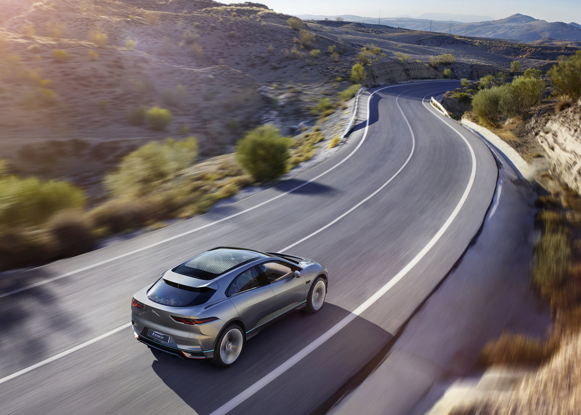 jaguar-i-pace-7 class="wp-image-528633" 
