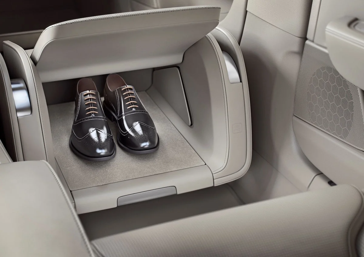 Volvo S90 Excellence interior lounge console class="wp-image-525644" 