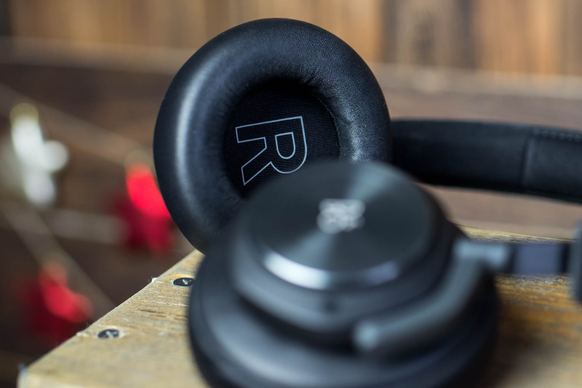 beoplay-h9-4 class="wp-image-532293" 