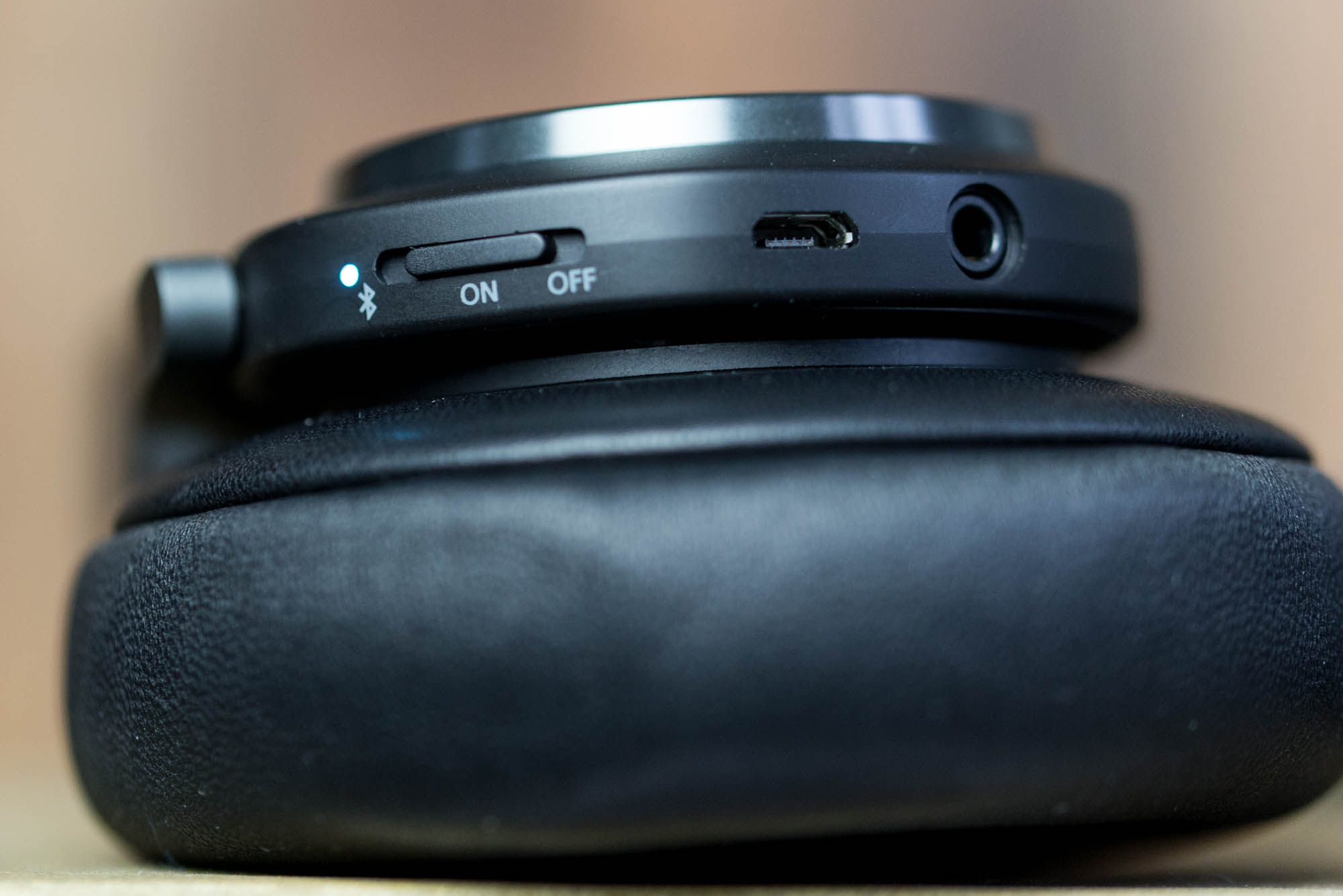 beoplay-h9-6 class="wp-image-532295" 