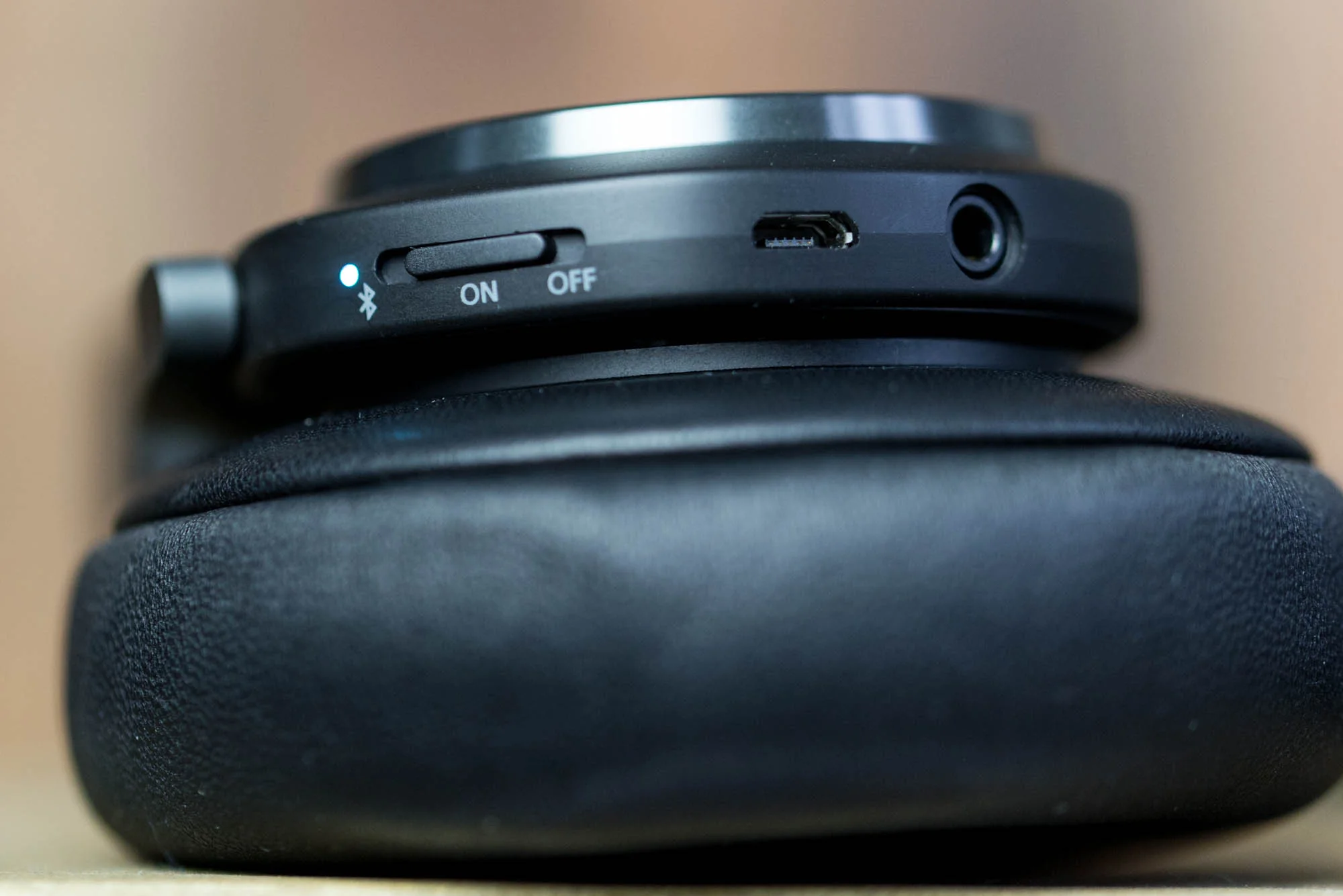 beoplay-h9-6 class="wp-image-532295" 