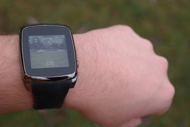 Hykker Chrono 2 ma nawet aparat. Kiepski, ale to zawsze coś! 