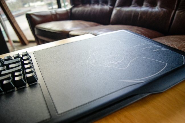 roccat-sova-mk-lapboard-5 class="wp-image-534121" 