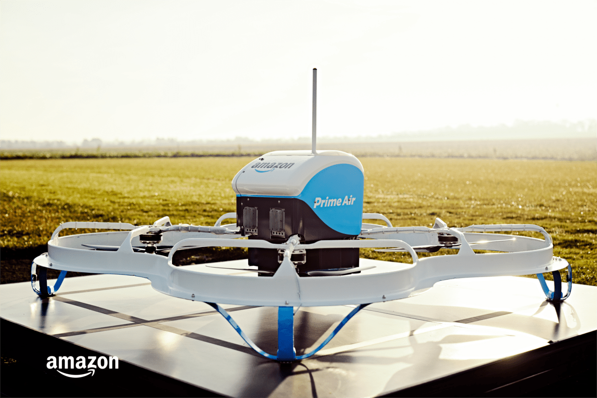 Dron, którym Amazon dostarcza przesyłki. class="wp-image-534333" 