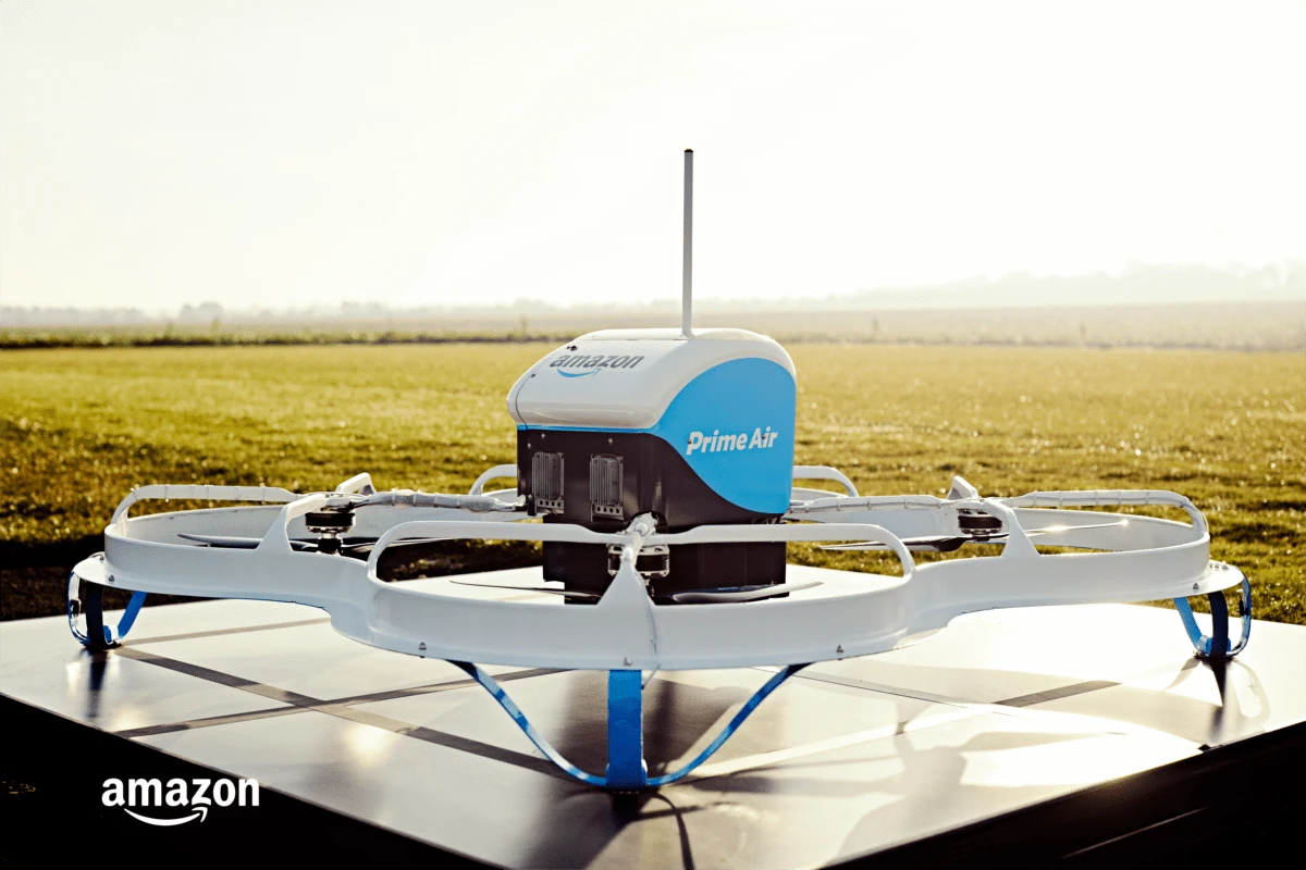 Dron, którym Amazon dostarcza przesyłki. class="wp-image-534333" 