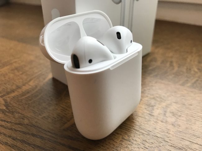 Słuchawki Apple AirPods W1 - opinie class="wp-image-535456" title="Słuchawki Apple AirPods W1 - opinie" 