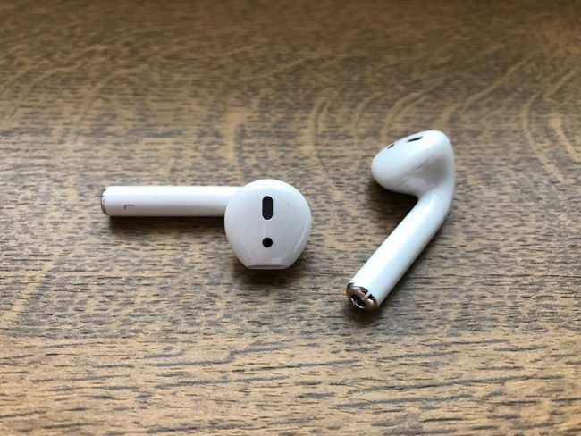 Słuchawki Apple AirPods W1 - opinie class="wp-image-535463" 