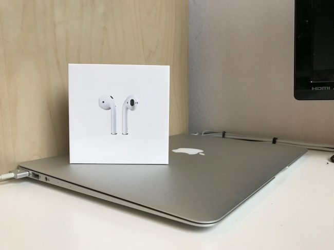 Słuchawki Apple AirPods W1 - opinie class="wp-image-535450" title="Słuchawki Apple AirPods W1 - opinie" 
