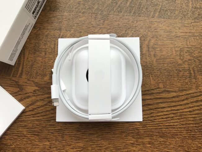 Słuchawki Apple AirPods W1 - opinie class="wp-image-535453" title="Słuchawki Apple AirPods W1 - opinie" 