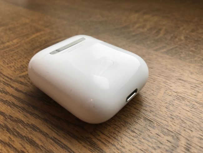 Słuchawki Apple AirPods W1 - opinie class="wp-image-535455" title="Słuchawki Apple AirPods W1 - opinie" 
