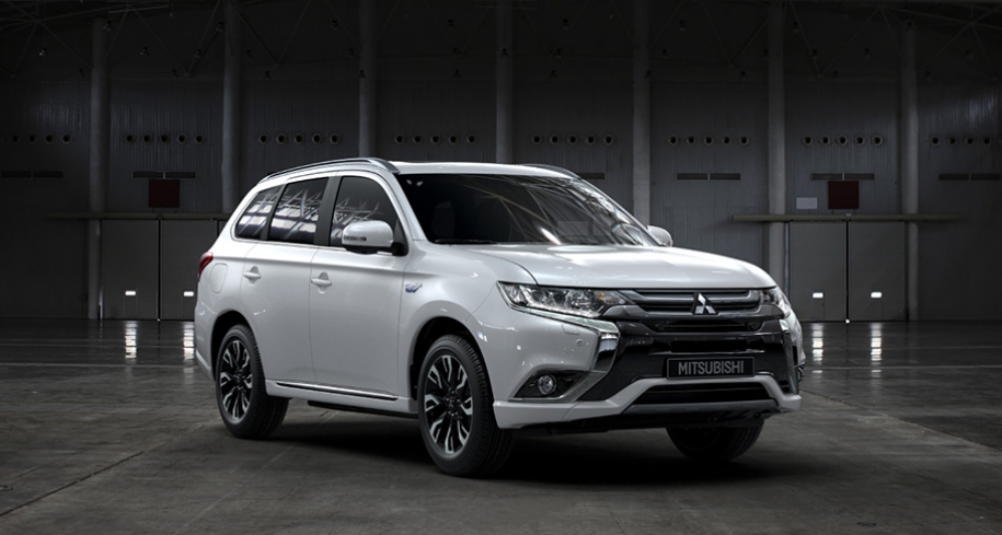 outlander-phev class="wp-image-534035" 