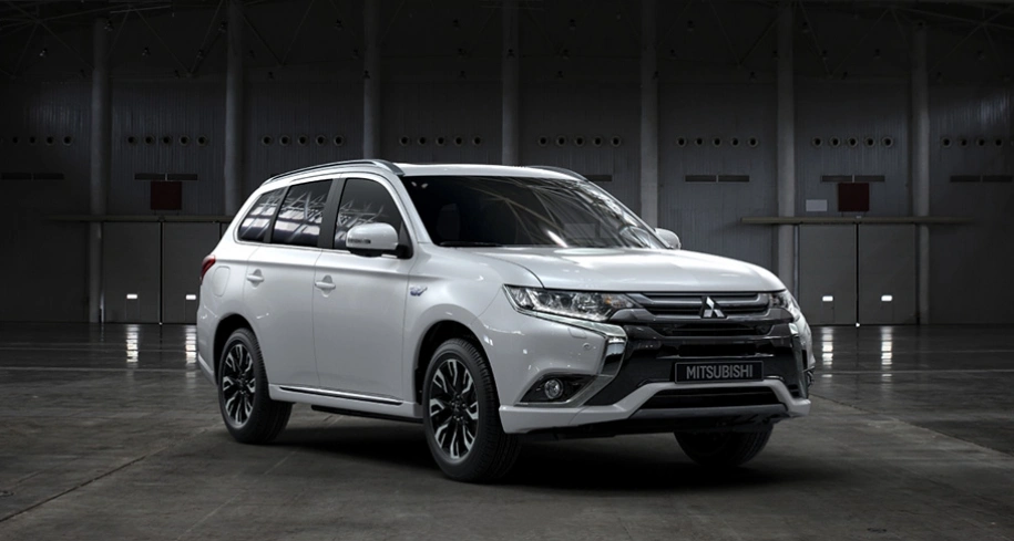 outlander-phev class="wp-image-534035" 