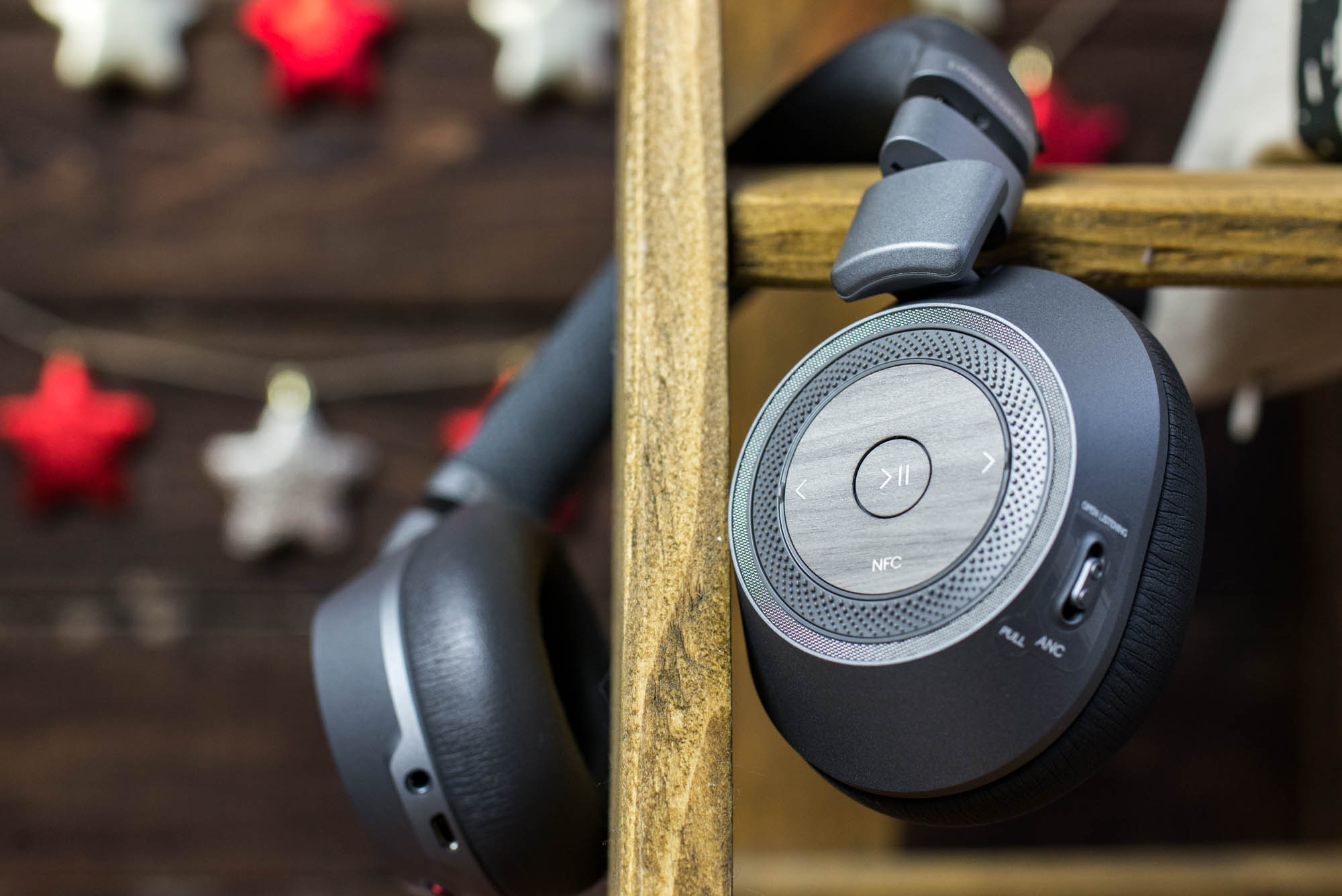 plantronics-backbeat-pro-2-3 