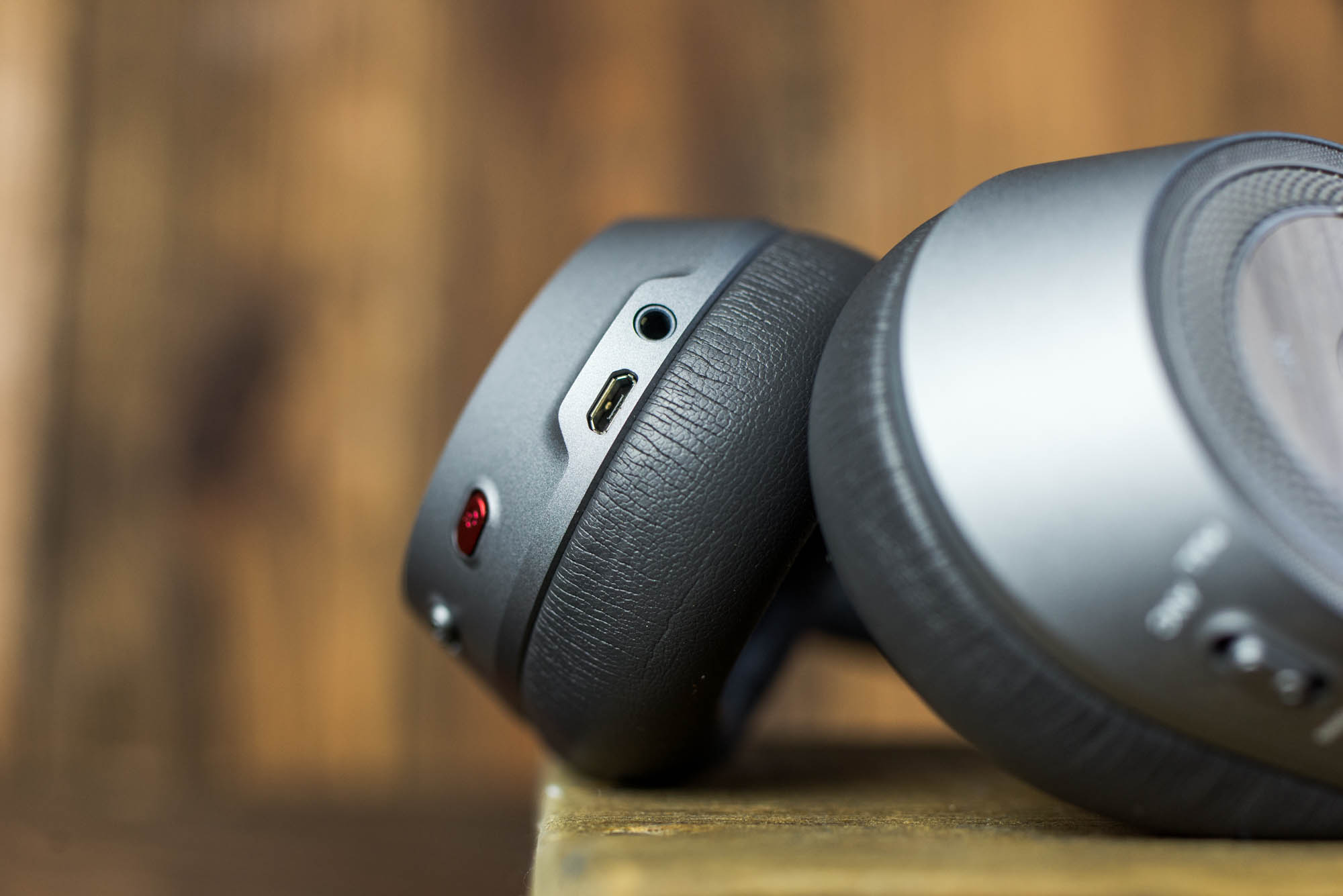 plantronics-backbeat-pro-2-4 
